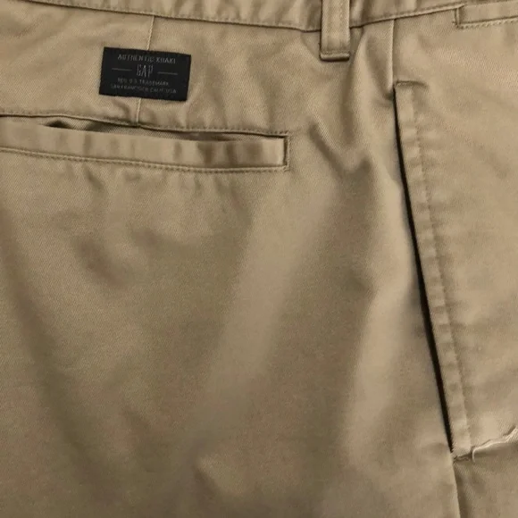 Men’s Tan Gap Chino Pants W33, L30 (Khakis) - Picture 3 of 5